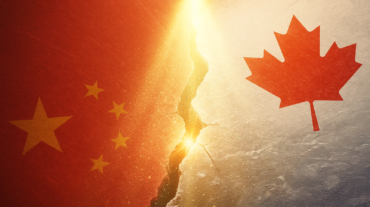 中国与加拿大冰层破裂与光芒象征关系回暖的横幅图