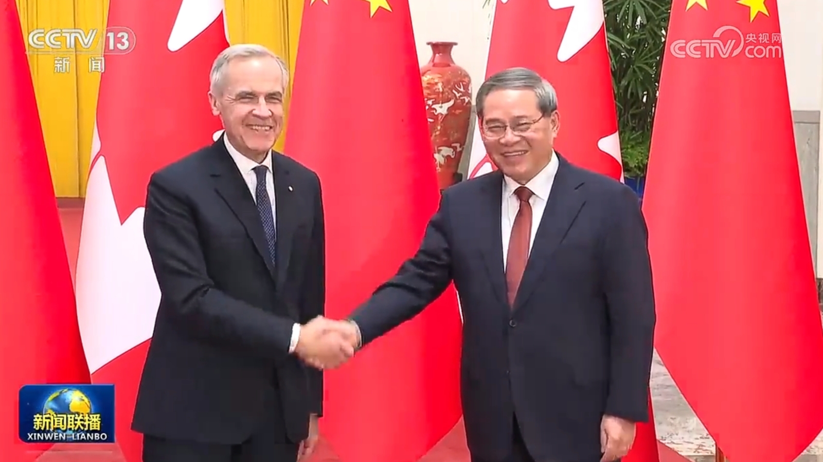 中加两国领导人在北京会晤期间合影